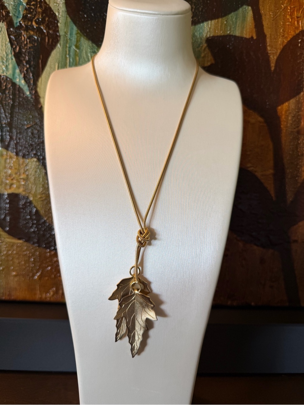 Vintage Gold Tone Snake Chain Maple Leaf Pendant Necklace